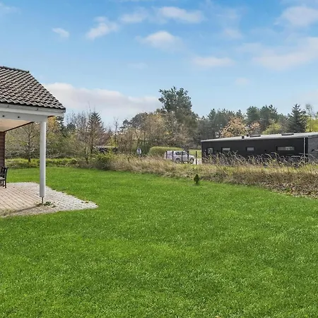 Stunning Home In Ebeltoft With Wifi Дом отдыха