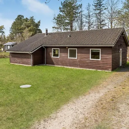 In Ebeltoft With Kitchen Holiday home Oksenmolle
