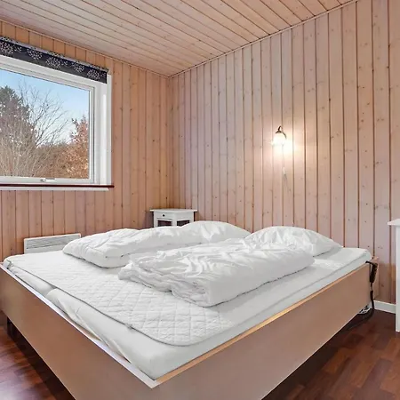 Stunning Home In Ebeltoft With Wifi