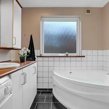 Stunning Home In Ebeltoft With Wifi *