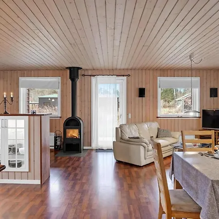 Stunning Home In Ebeltoft With Wifi Дом отдыха *